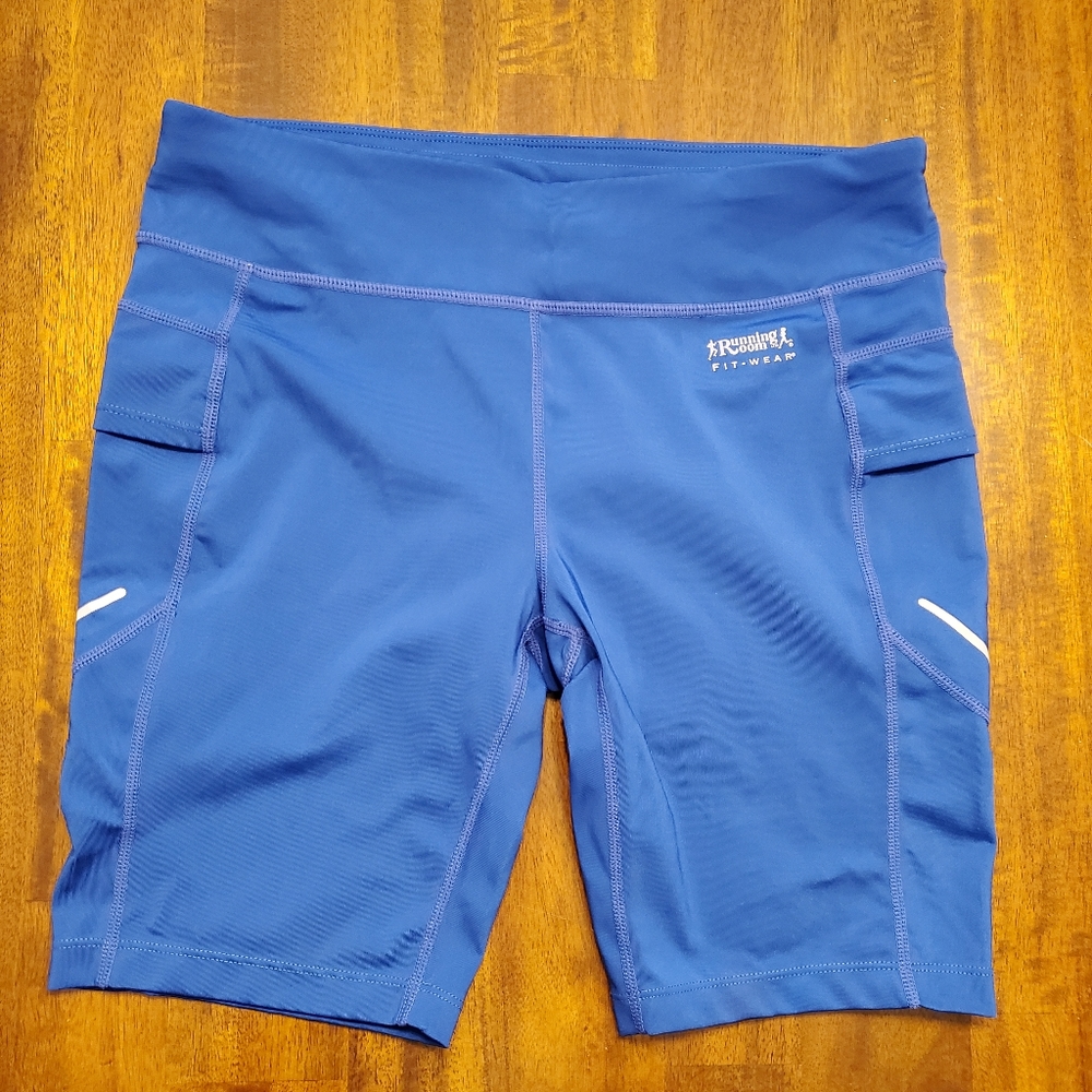 Sz M Running Room Shorts